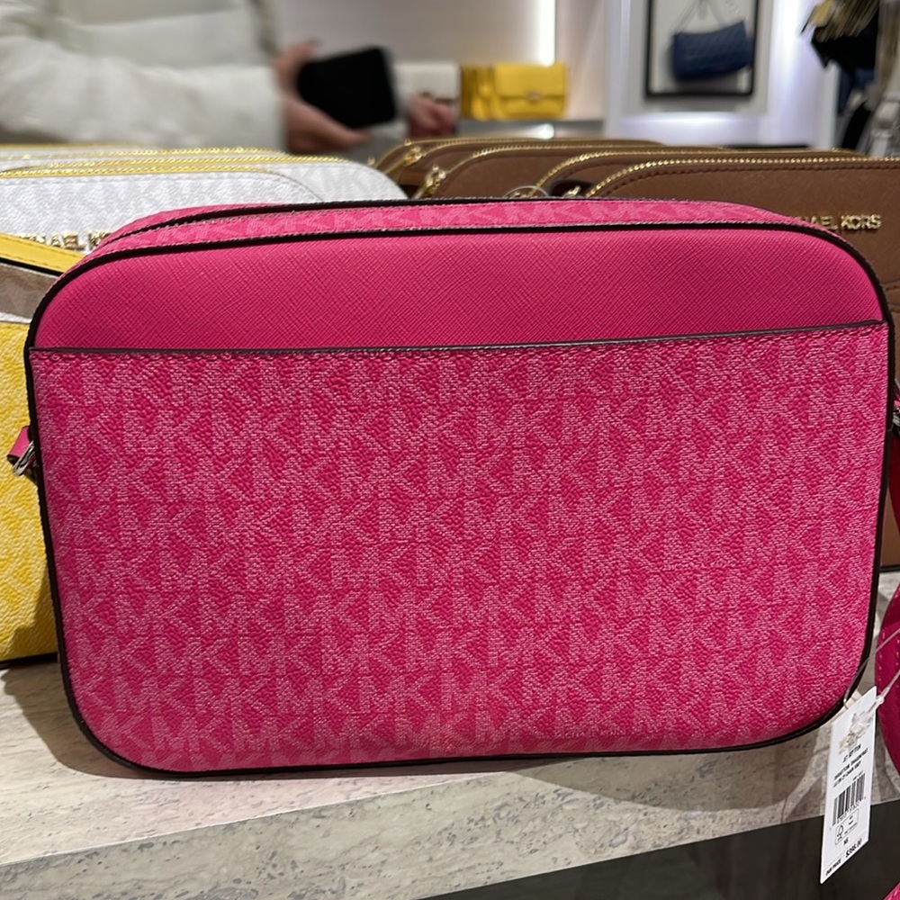 Michael Kors Jet Set Larg Signature Logo EW ZP Chain XBODY Crossbody
DRAGONFRUIT - Picture 6 of 16